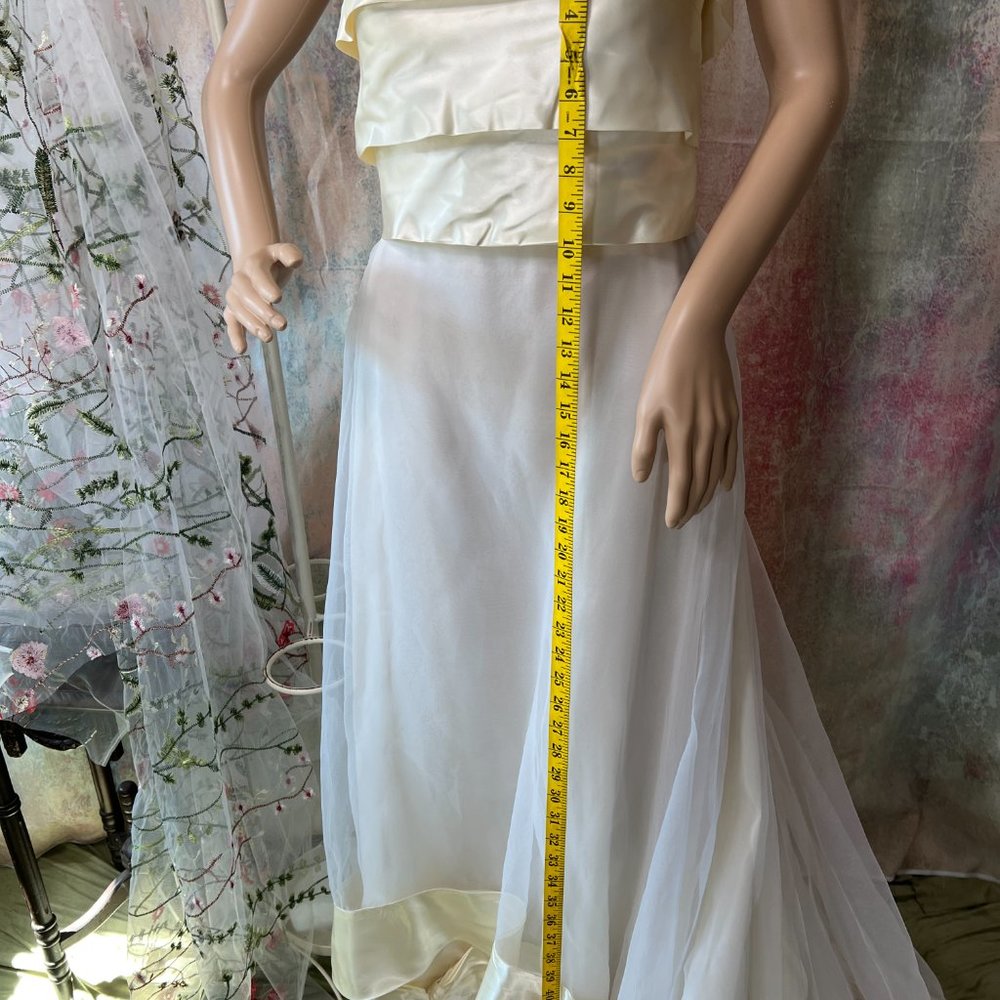 Vintage📌 Strapless Unique Tailored Wedding Gown with Long Train - Picture 6 of 16